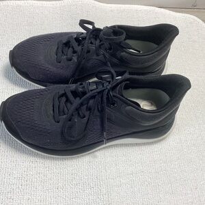 Men's Black Athletic Shoes